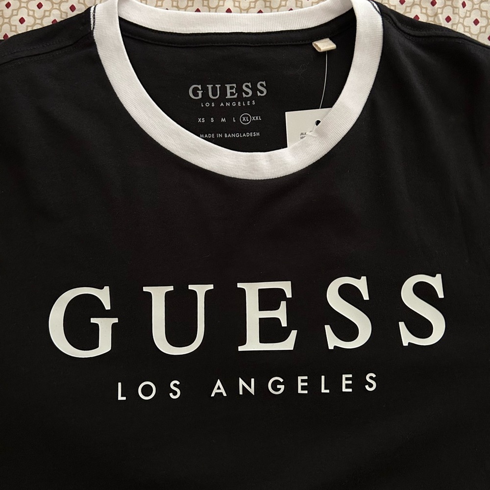 Black/white guess shirt